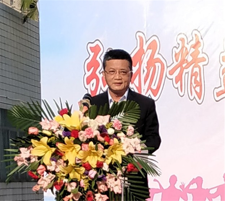 圖為梁軍同志作動(dòng)員講話(huà)。